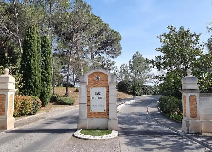 Chez K&d Nature Avec Piscine St Raphael * Сен-Рафаель