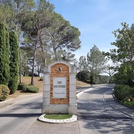 Chez K&d Nature Avec Piscine St Raphael * Сен-Рафаэль